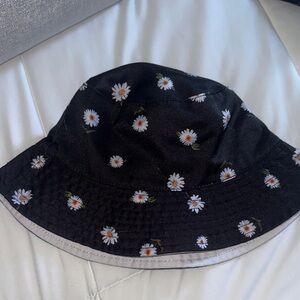 Black Daisy Print Bucket Hat. Reversable